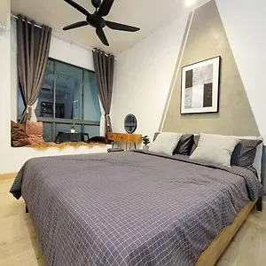Apartment C14b Modern Infinity Pool Klcc Balcony View, Kuala Lumpur